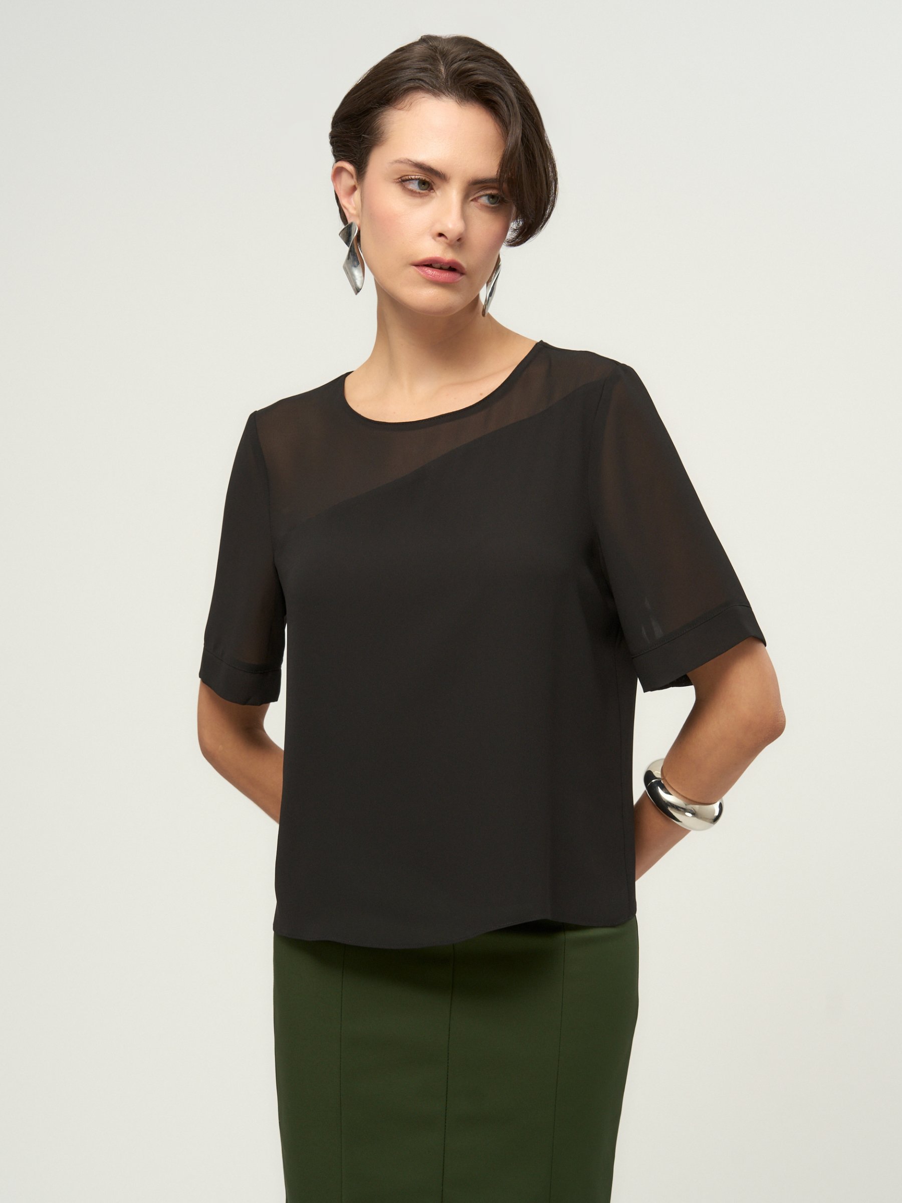 Blusa em Crepe Preto